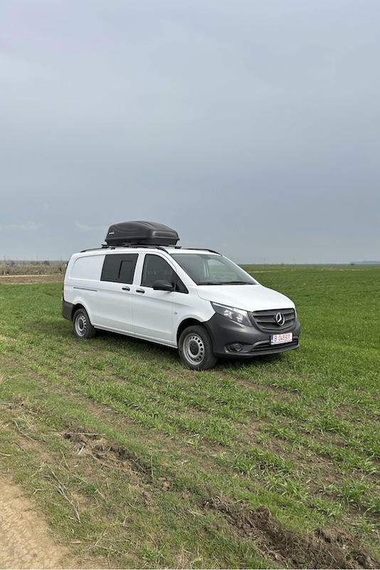 Mobile spectrum radio monitoring station